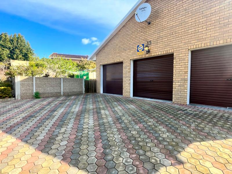 3 Bedroom Property for Sale in Fraaiuitsig Western Cape